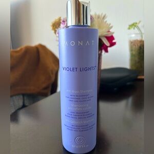 Monat Violet Lights anti-brass shampoo
